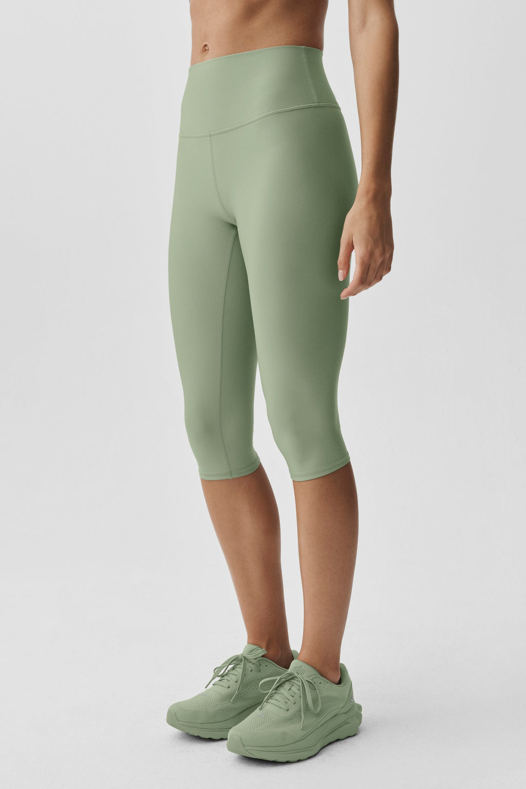 16 High-Waist Airlift Capri - Dune Grass