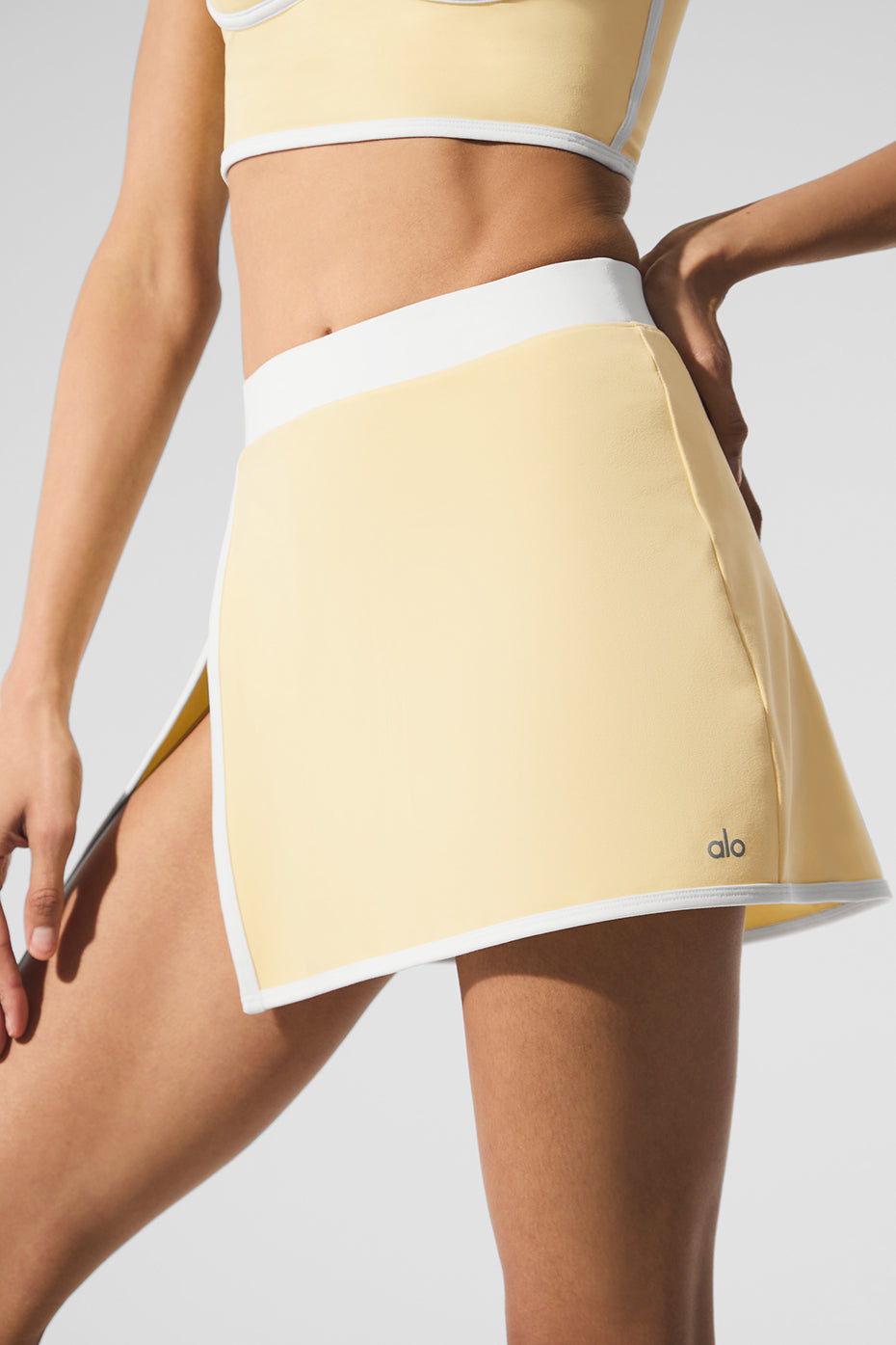 Airbrush Streamlined Skirt - Warm Butter/White